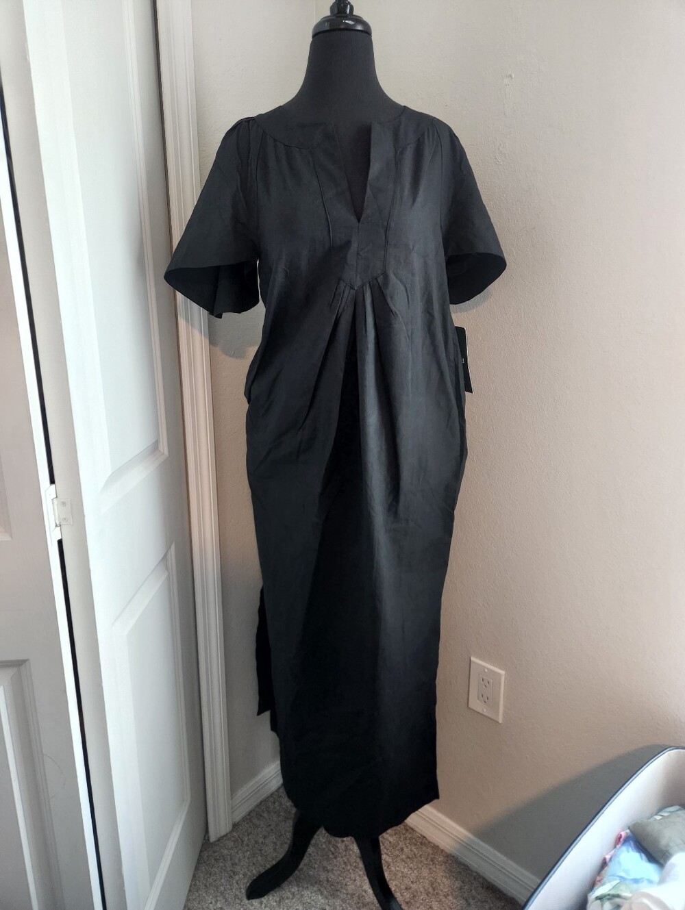 POMANDER Women’s Black Maxi Dress with Keyhole Neckline
